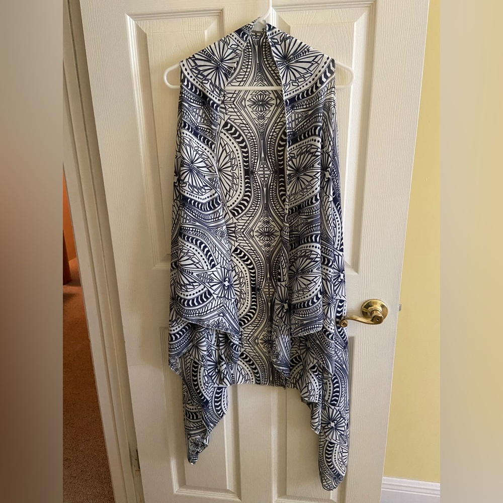 Navy and White Patterned Kimona